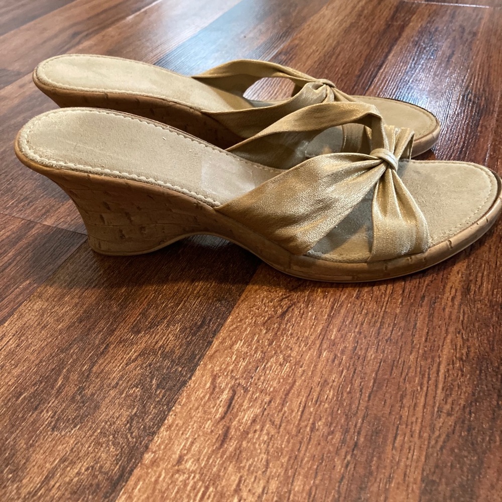 Sandals - Picture 2 of 3